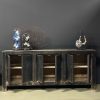 Groot antiek dressoir met fraaie donkere patina