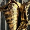 Gouden schelp op marmeren sokkel Gouden schelp op marmeren sokkel