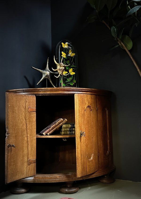 Decorative antique oak corner cabinet - BEAST Interiors