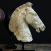 Replica marmeren paardenhoofd.