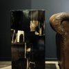 Gefossiliseerd houten bijzettafel Gefossiliseerd houten bijzettafel