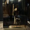 Gefossiliseerd houten bijzettafel Gefossiliseerd houten bijzettafel