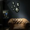 Design vitrine met kleurrijke vlinders