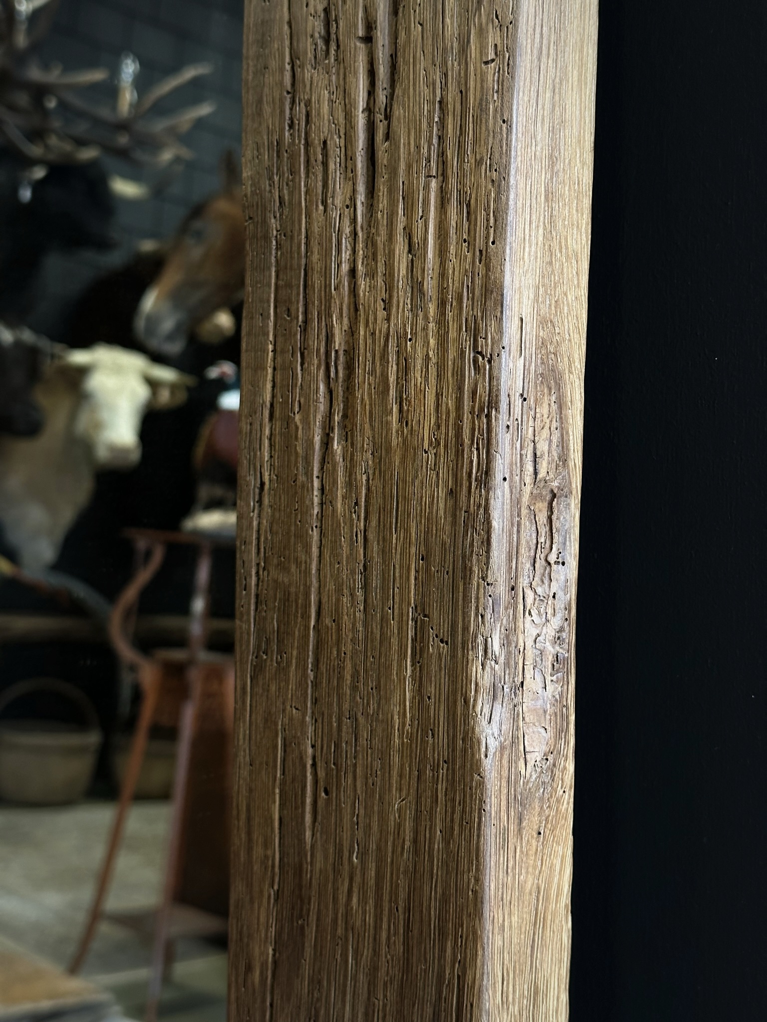 Spiegel van 200 jaar oud eiken hout.