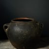 Antiek zwart terracotta kruikje