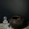 Antiek zwart terracotta kruikje