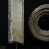 Groot stuk mineraal op steun