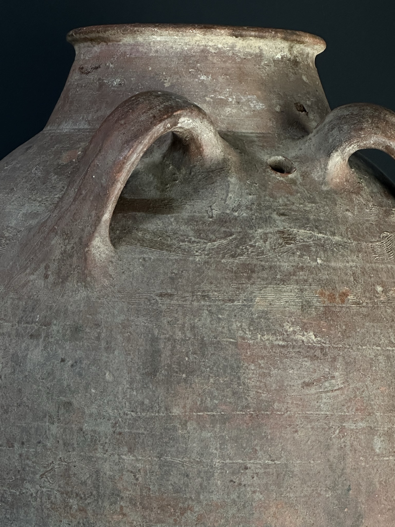 Antieke grote terracotta kruik
