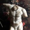 Beeld De Gladiator, marmeren replica.