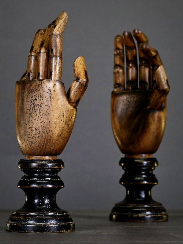 Paar houten handen