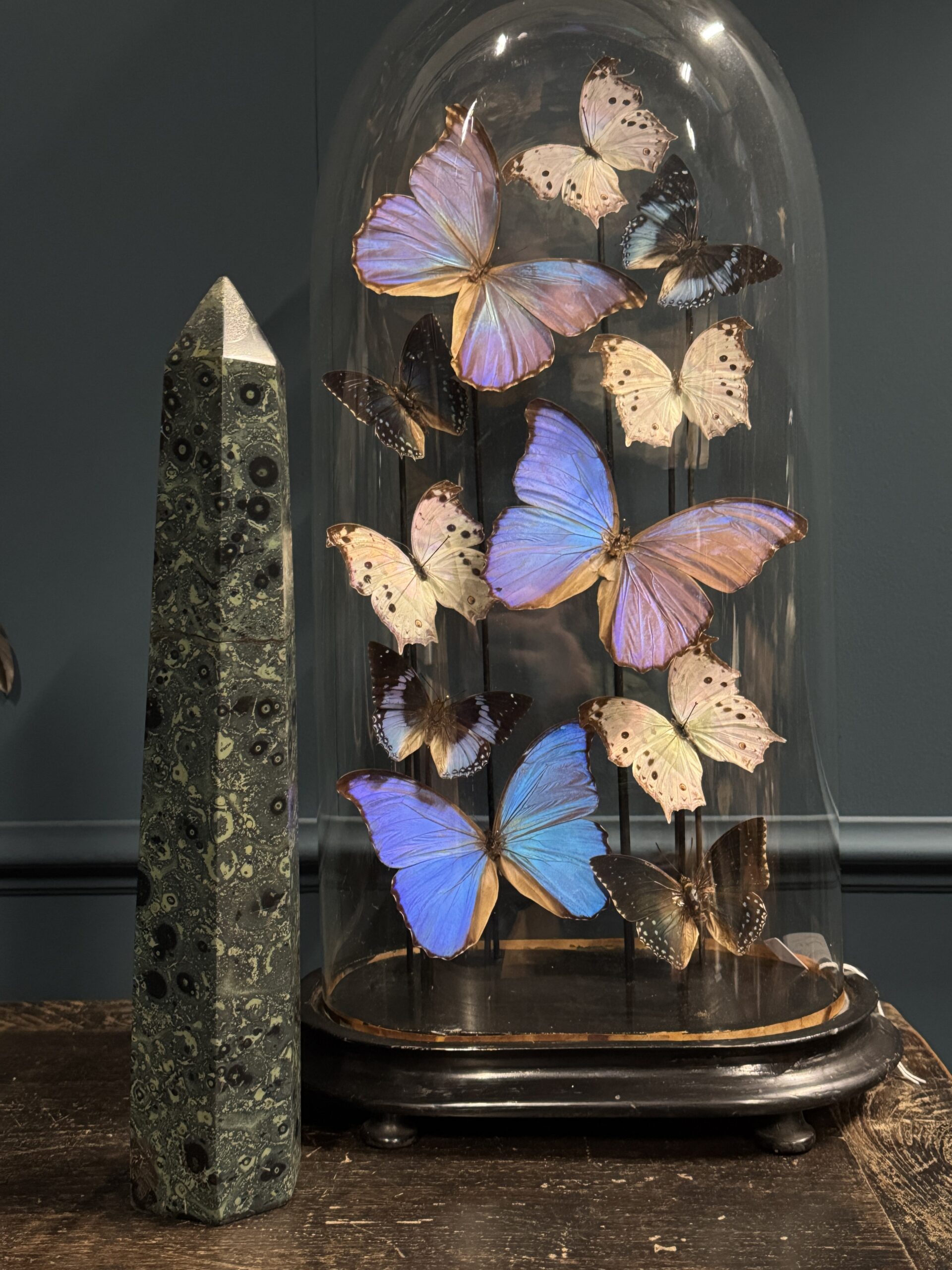 Natuurstenen obelisk Natuurstenen obelisk