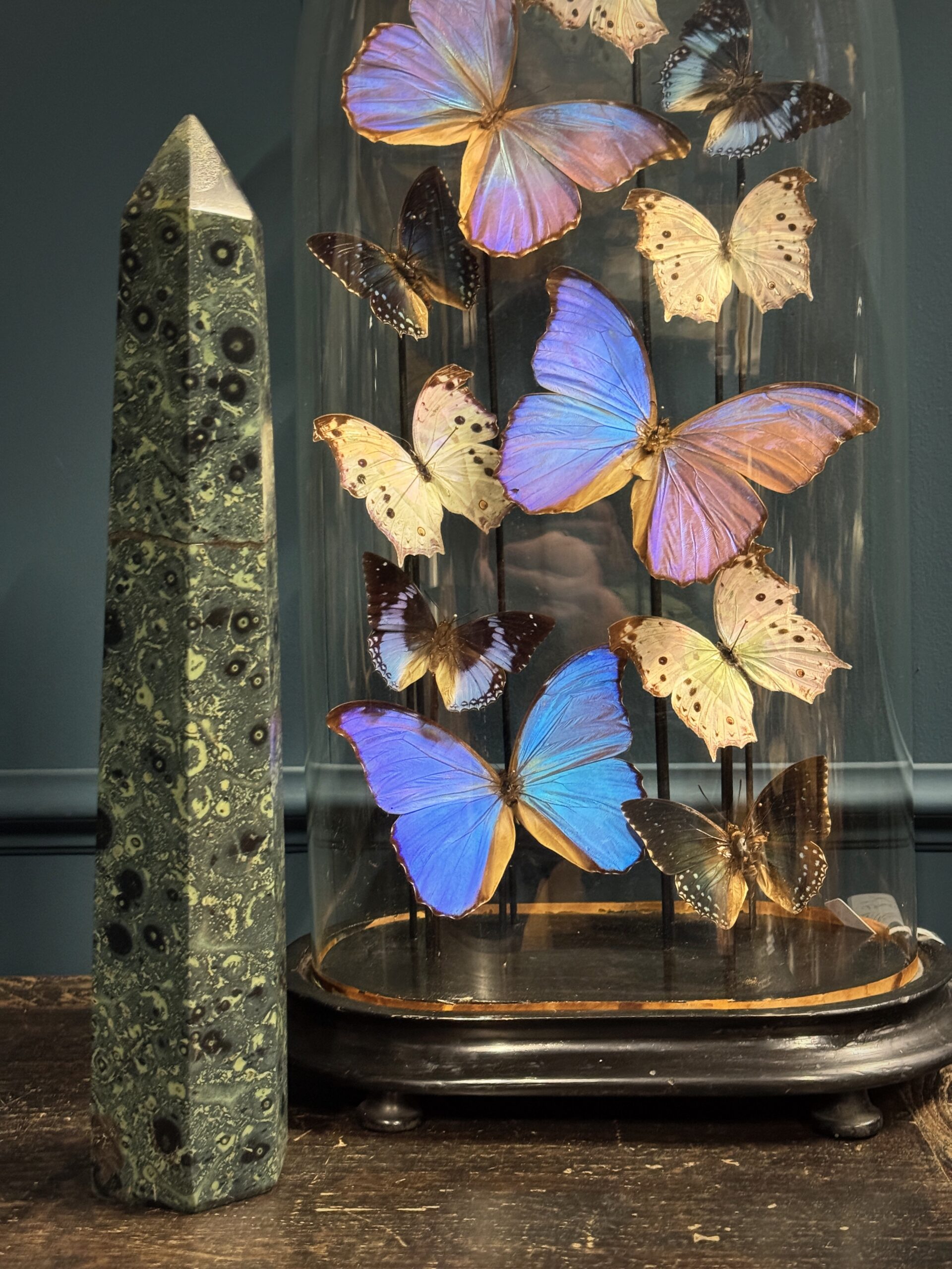 Natuurstenen obelisk Natuurstenen obelisk