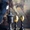 Gouden eieren op sokkel
