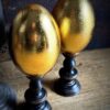 Gouden eieren op sokkel Gouden eieren op sokkel
