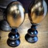 Gouden eieren op sokkel Gouden eieren op sokkel