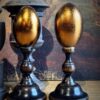 Gouden eieren op sokkel Gouden eieren op sokkel