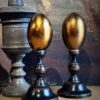 Gouden eieren op sokkel Gouden eieren op sokkel