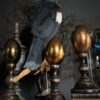 Gouden eieren op sokkel Gouden eieren op sokkel