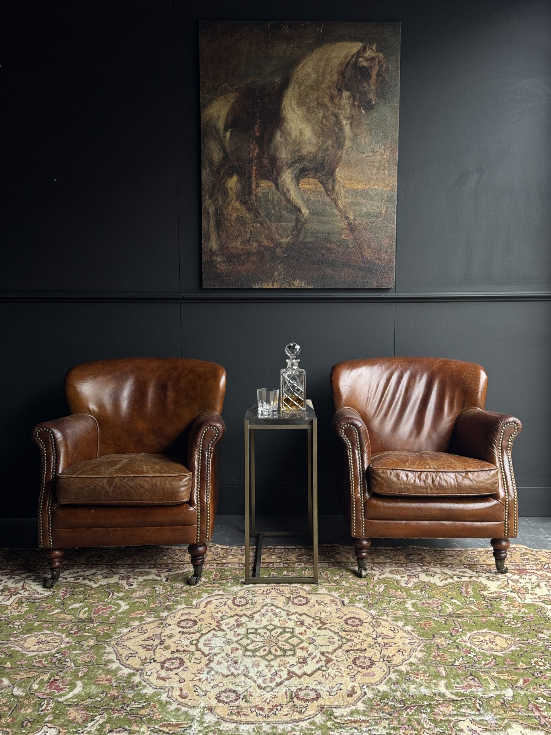 Set oude clubfauteuils