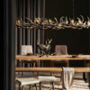 Luxe interieur met geweilamp