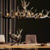 Luxe interieur met geweilamp