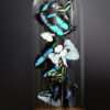 Antieke stolp met wit/ turqoise vlinder mix.