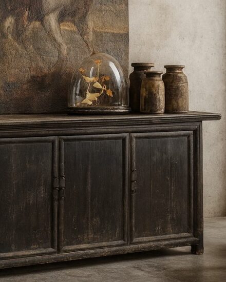 dressoir in betonnen interieur1