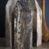 Toren van versteend hout