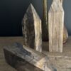 Toren van versteend hout
