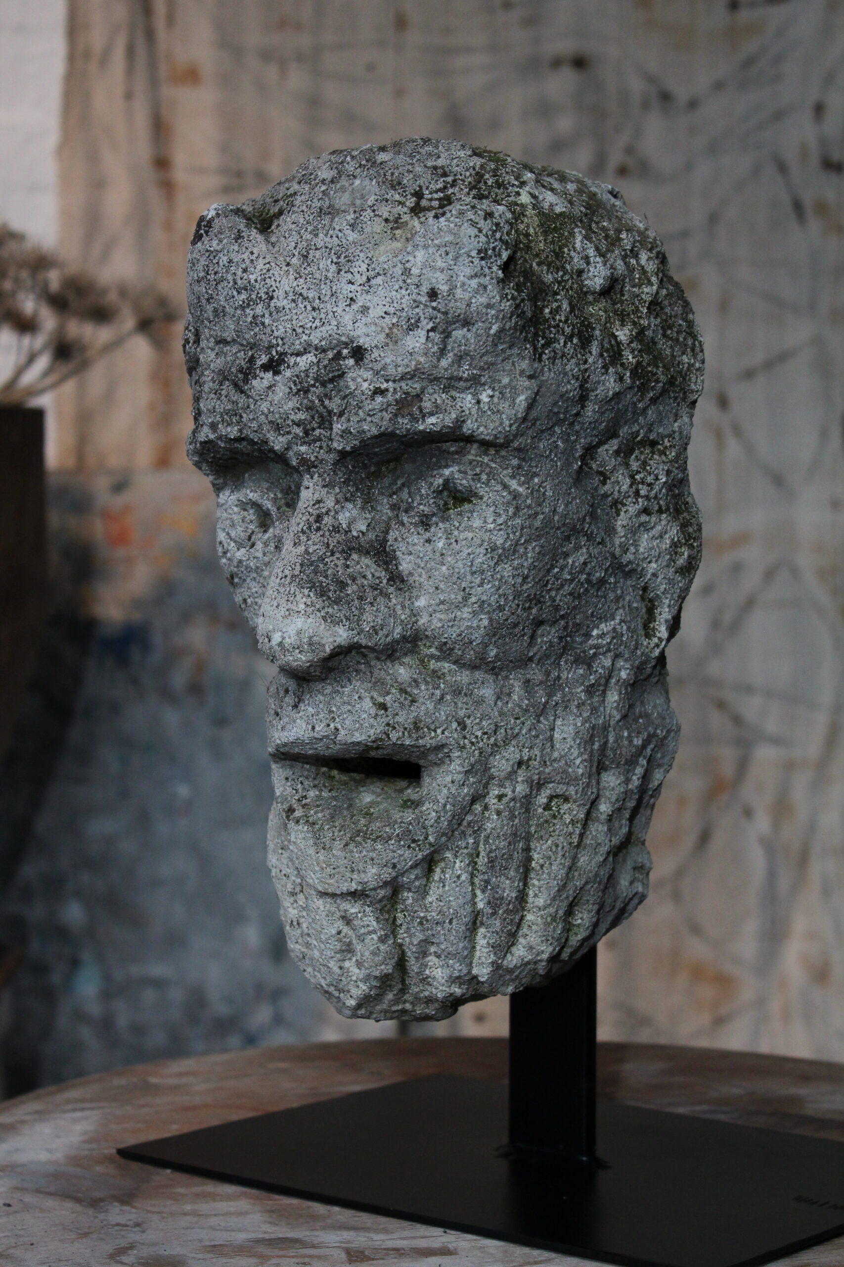 Oud stenen beeld Oud stenen beeld