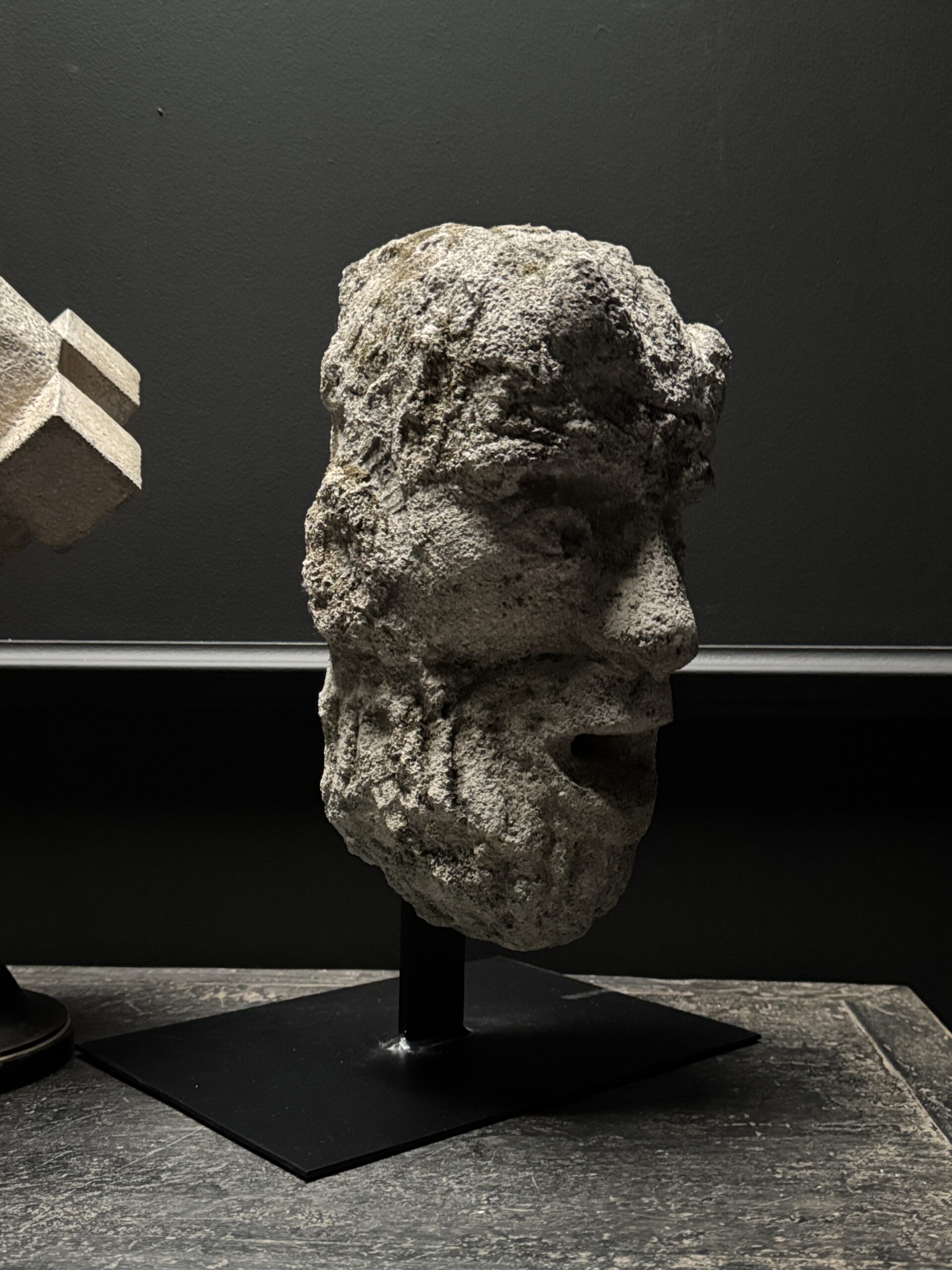 Oud stenen beeld Oud stenen beeld