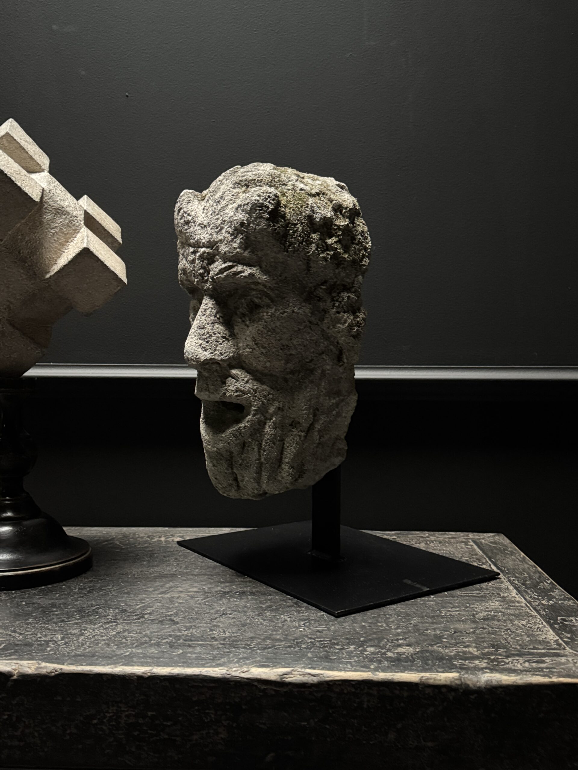 Oud stenen beeld Oud stenen beeld