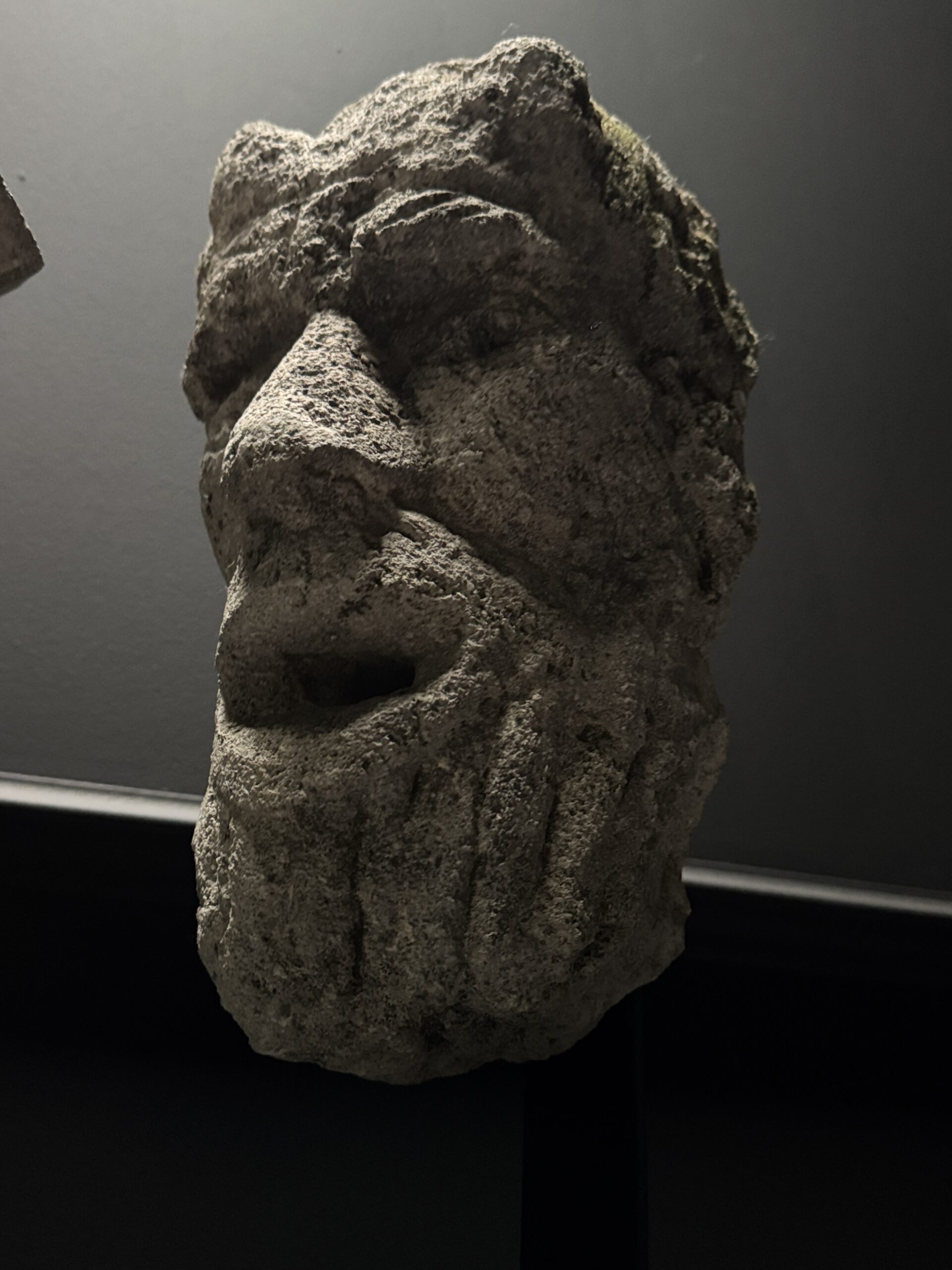 Oud stenen beeld Oud stenen beeld