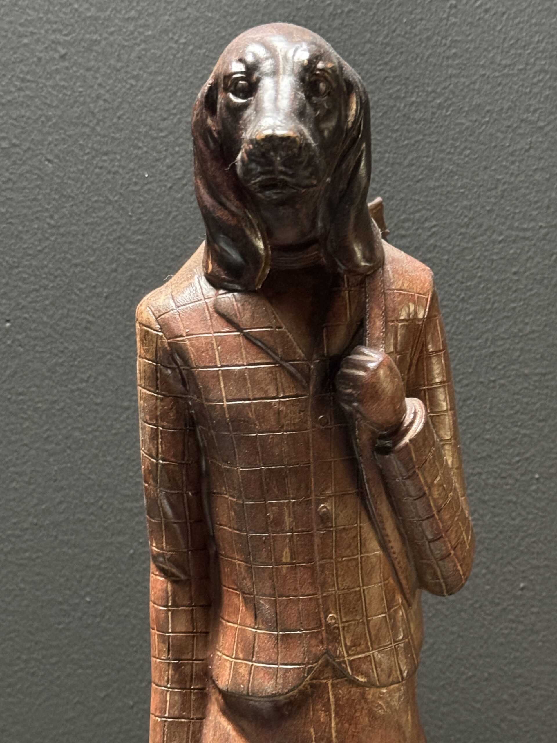 Beeld hond als golfer Beeld hond als golfer