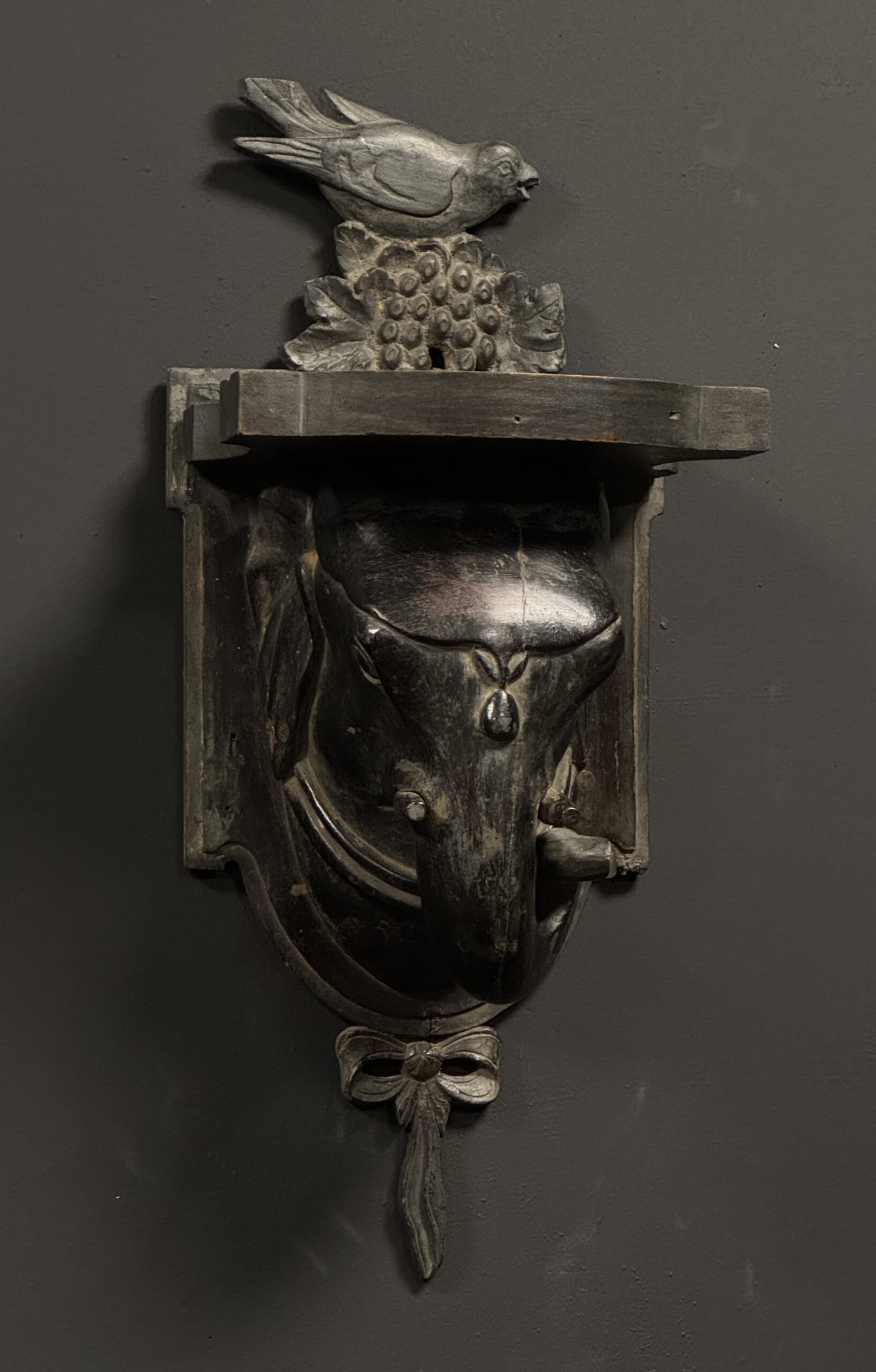 Set van 2 antieke houten olifantenkoppen Set van 2 antieke houten olifantenkoppen