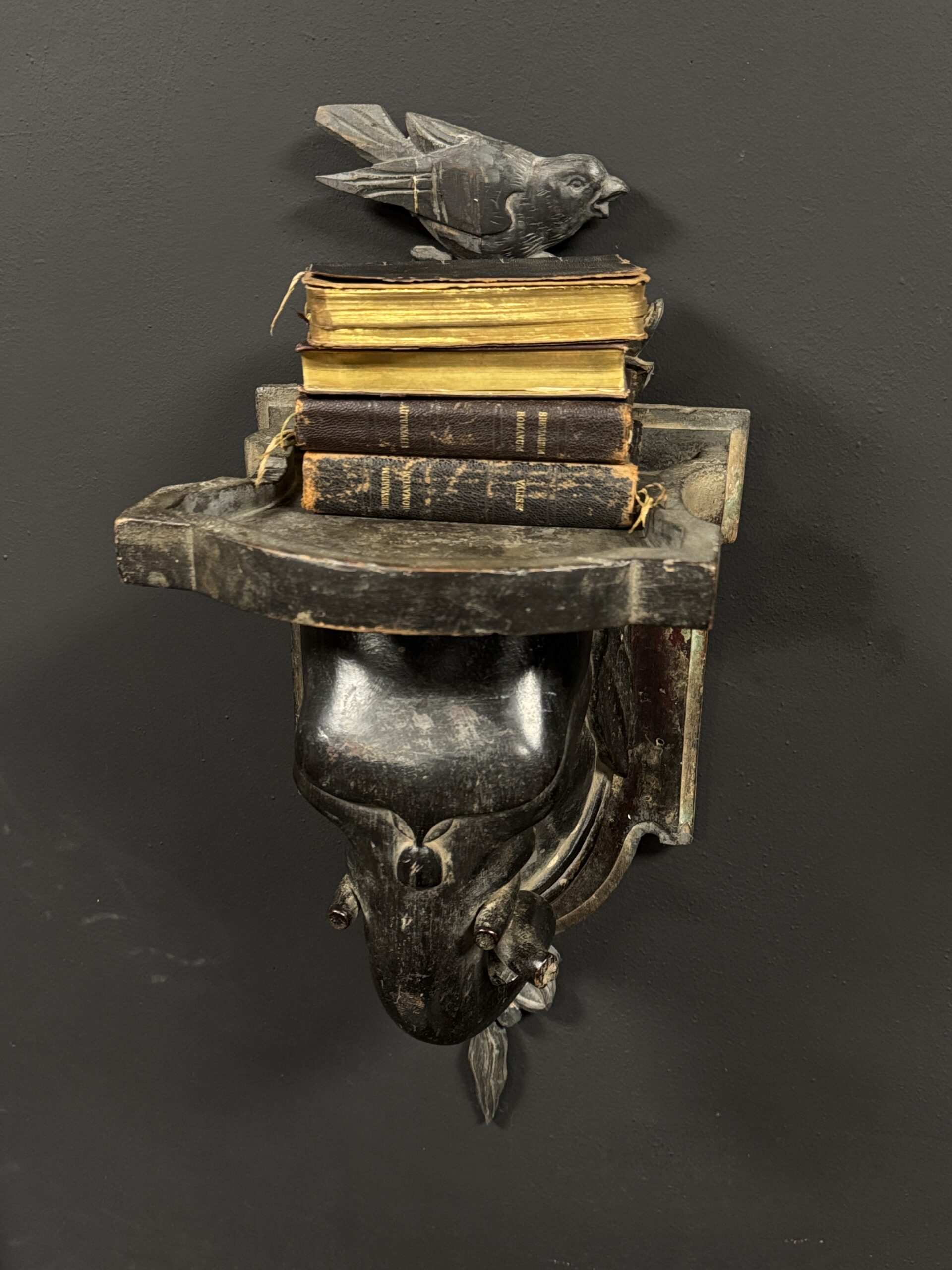 Set van 2 antieke houten olifantenkoppen Set van 2 antieke houten olifantenkoppen