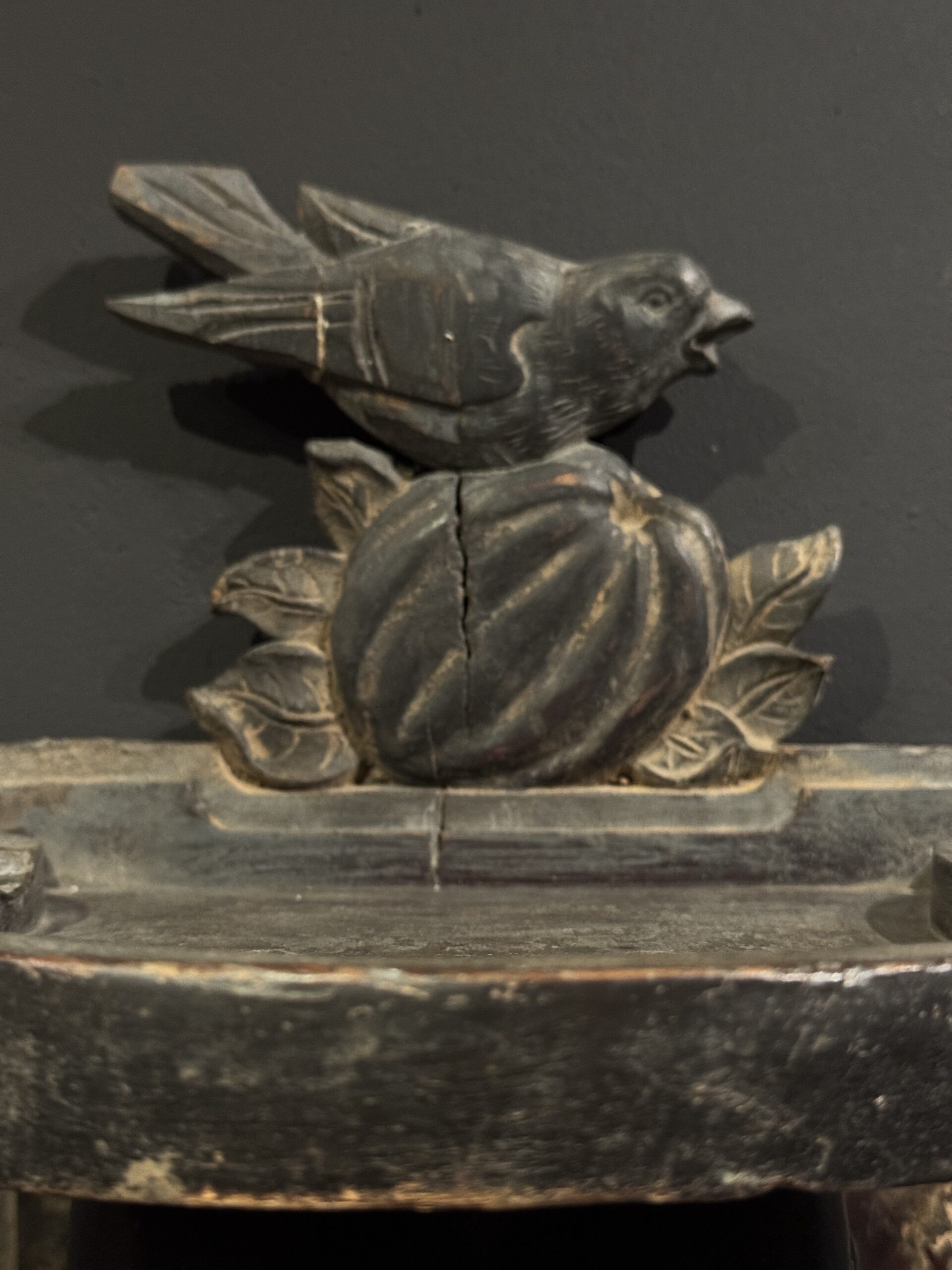 Set van 2 antieke houten olifantenkoppen Set van 2 antieke houten olifantenkoppen