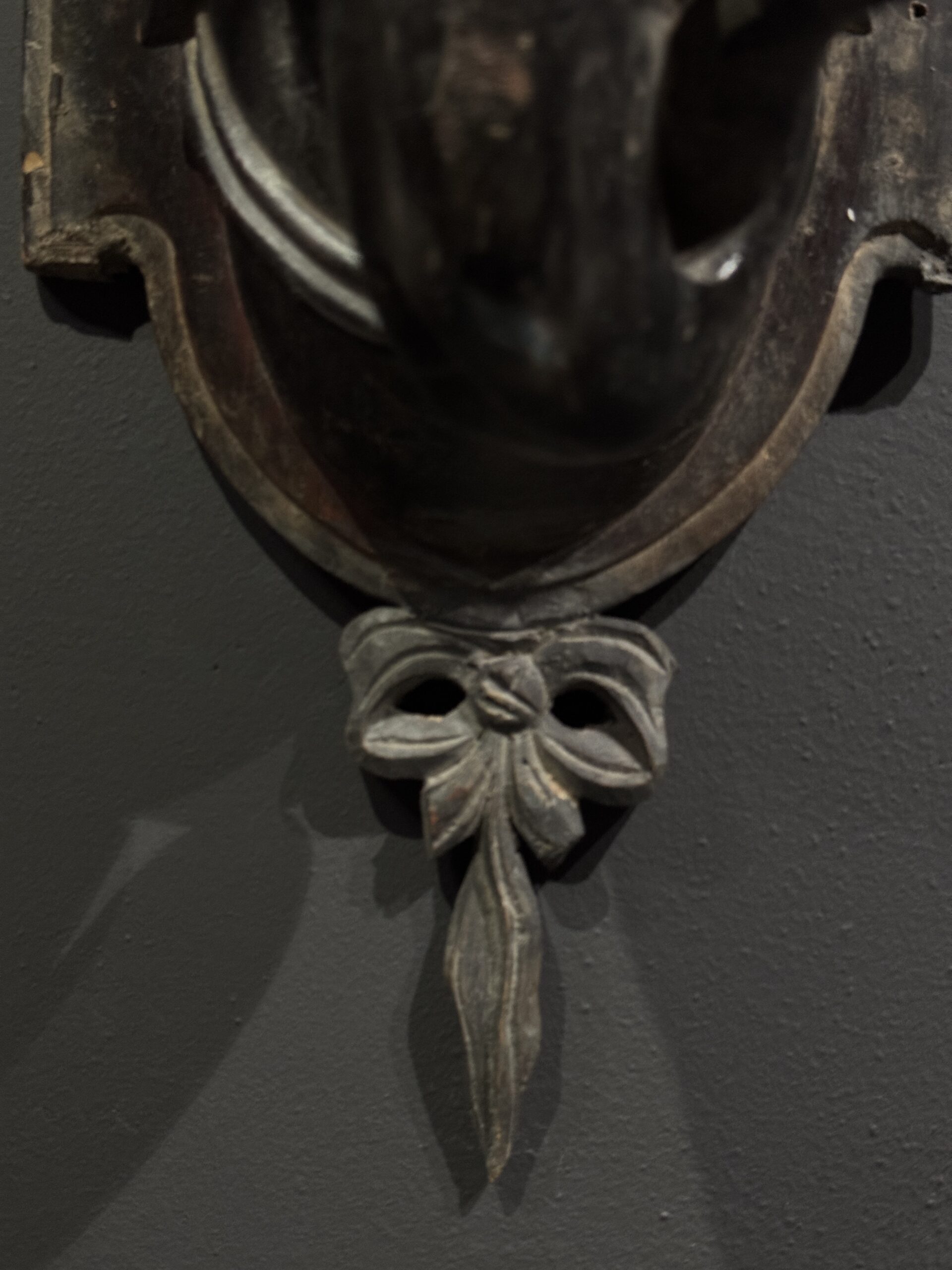 Set van 2 antieke houten olifantenkoppen Set van 2 antieke houten olifantenkoppen