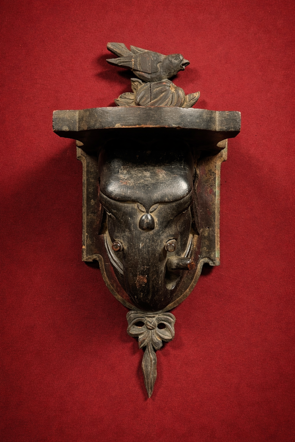 Set van 2 antieke houten olifantenkoppen Set van 2 antieke houten olifantenkoppen