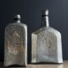 Set van 2 antieke decoratieve flessen