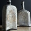 Set van 2 antieke decoratieve flessen