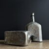 Set van 2 antieke decoratieve flessen