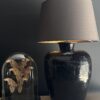 Zwart geglazuurde potlampen