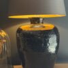 Zwart geglazuurde potlampen