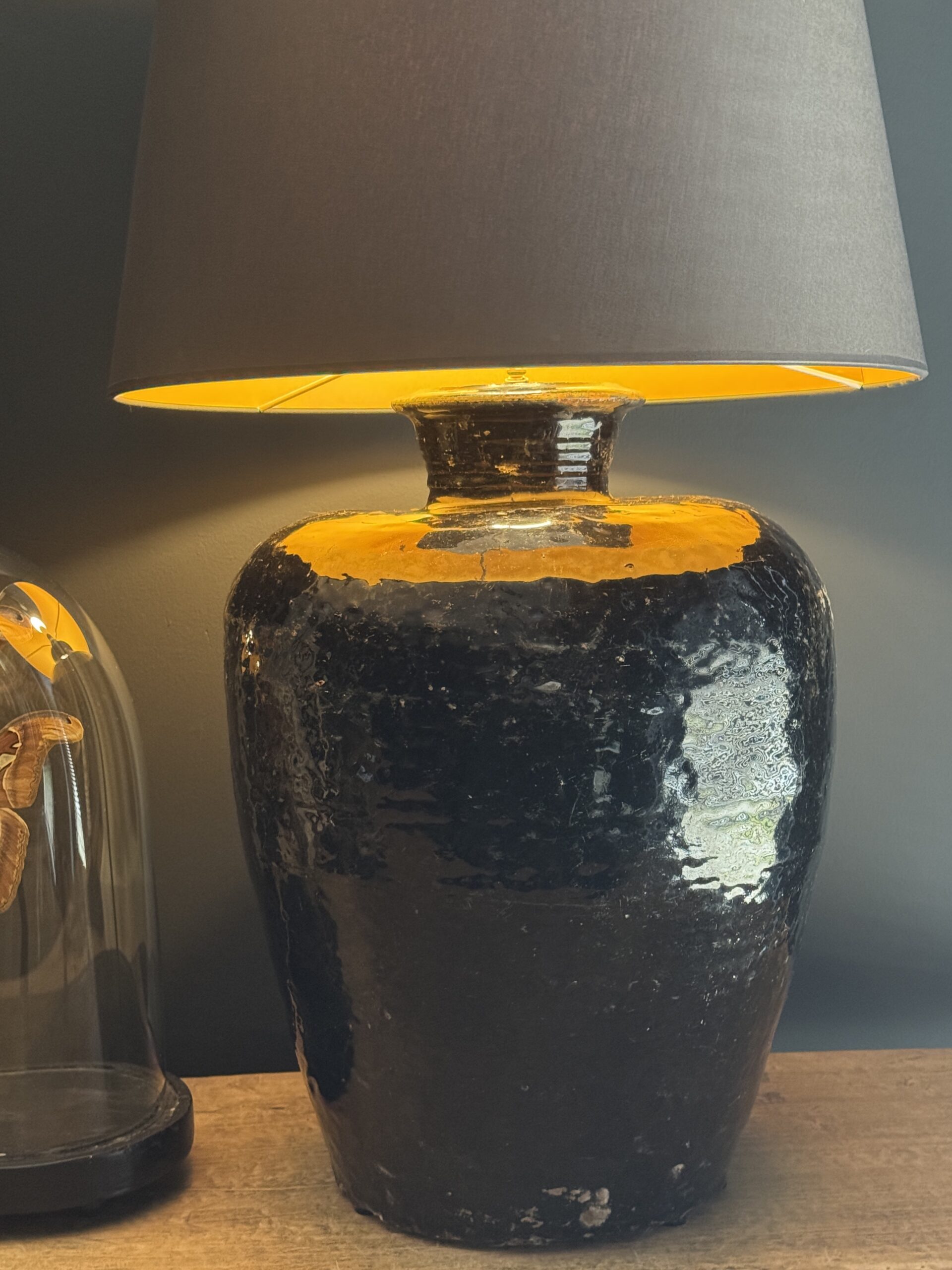 Zwart geglazuurde potlampen Zwart geglazuurde potlampen