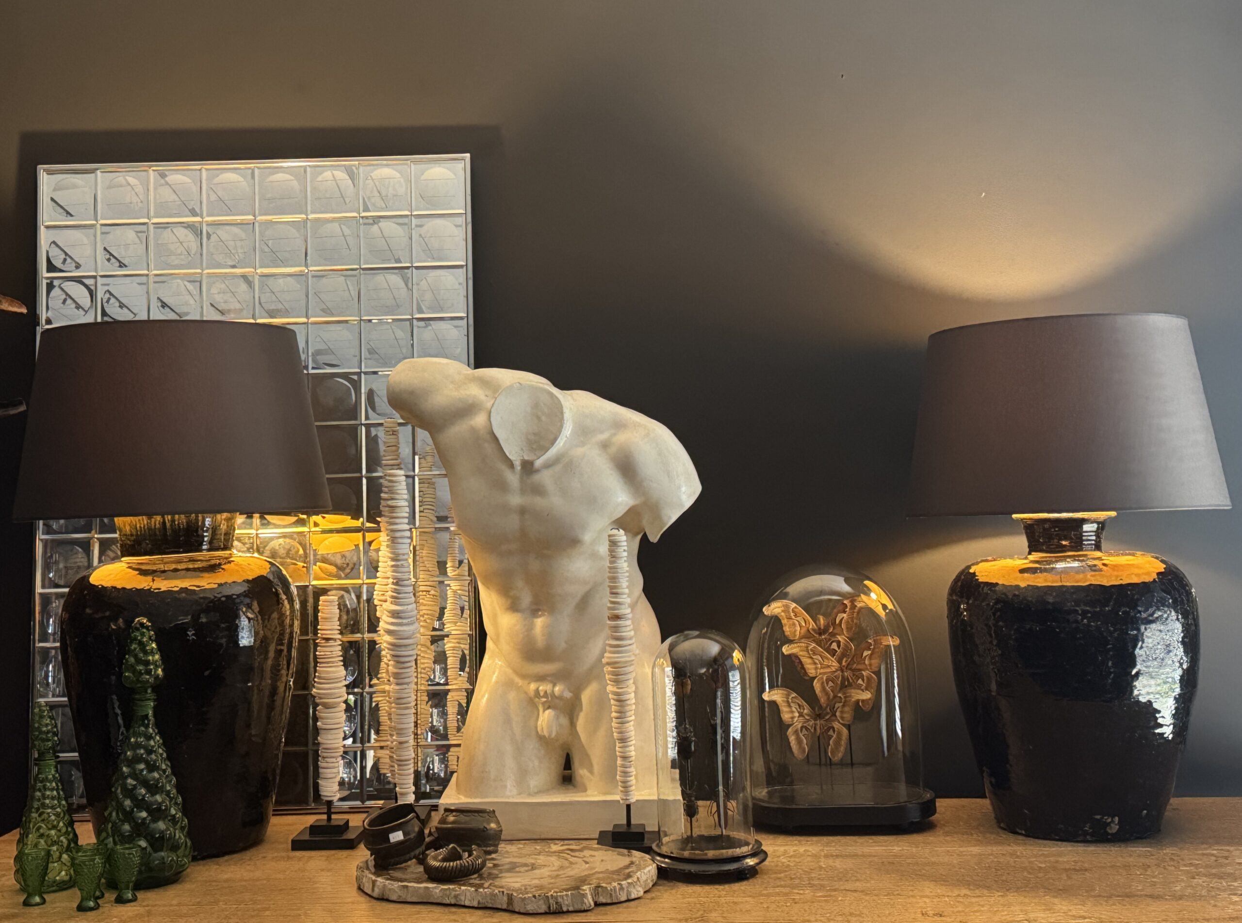 Zwart geglazuurde potlampen Zwart geglazuurde potlampen