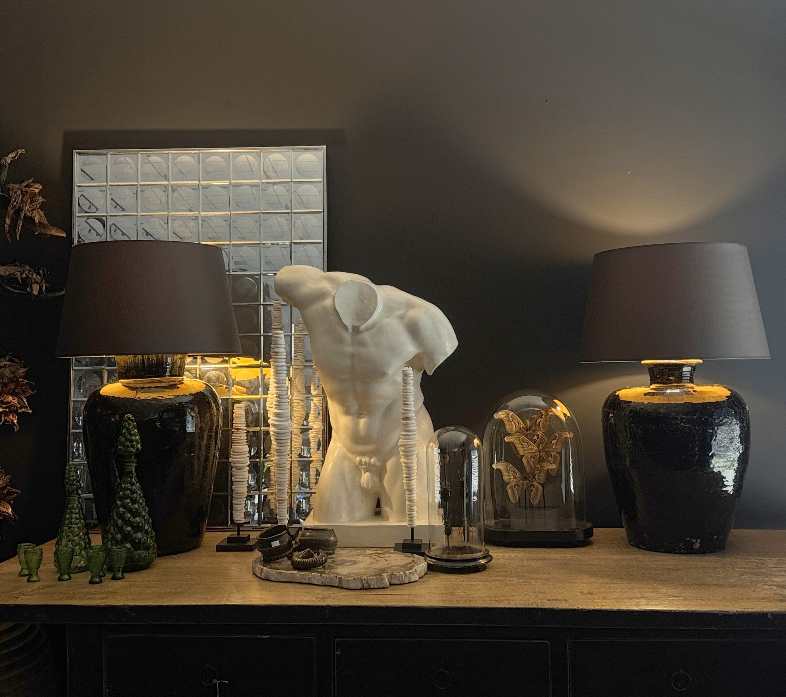 Zwart geglazuurde potlampen Zwart geglazuurde potlampen