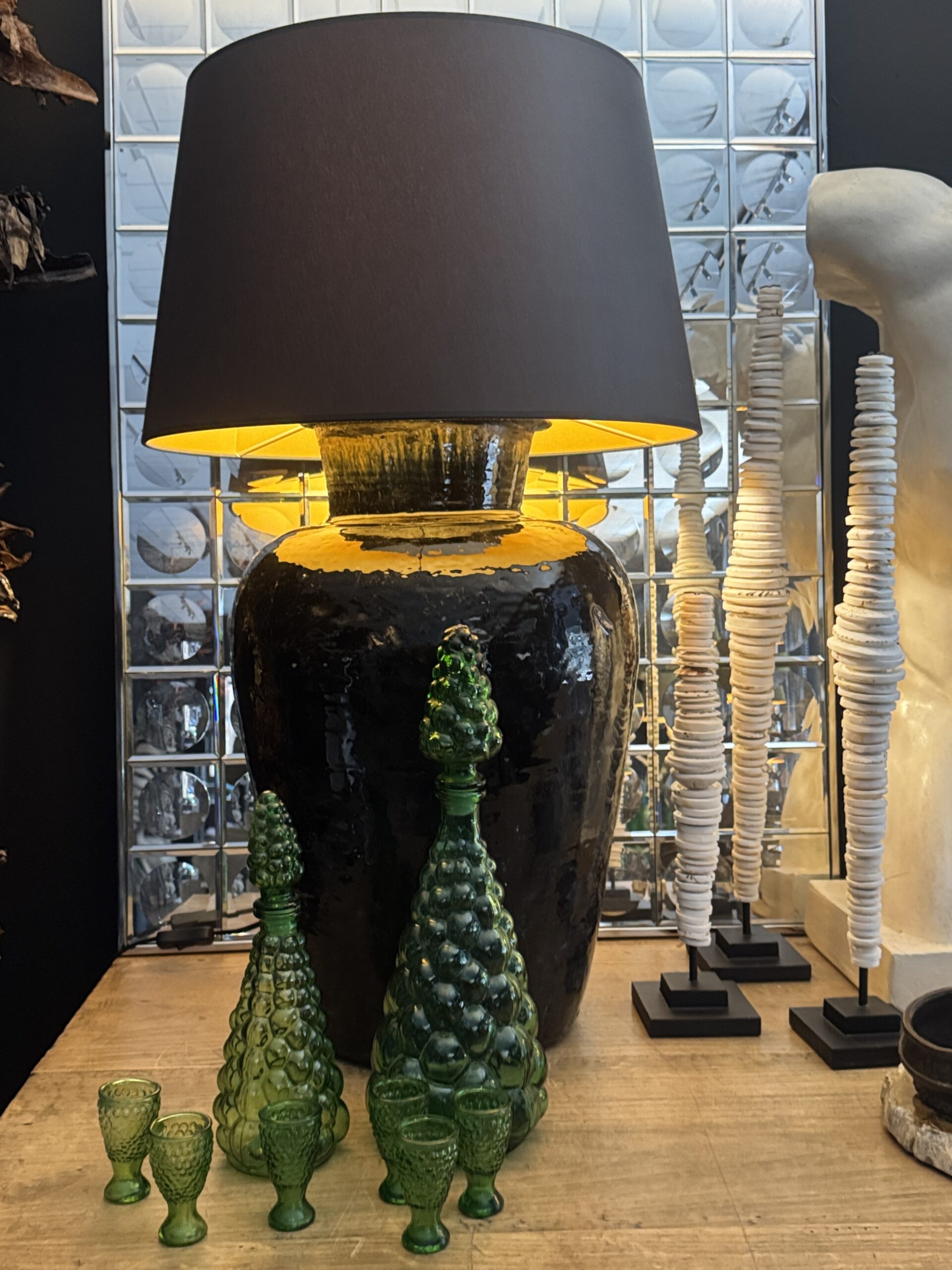 Zwart geglazuurde potlampen Zwart geglazuurde potlampen