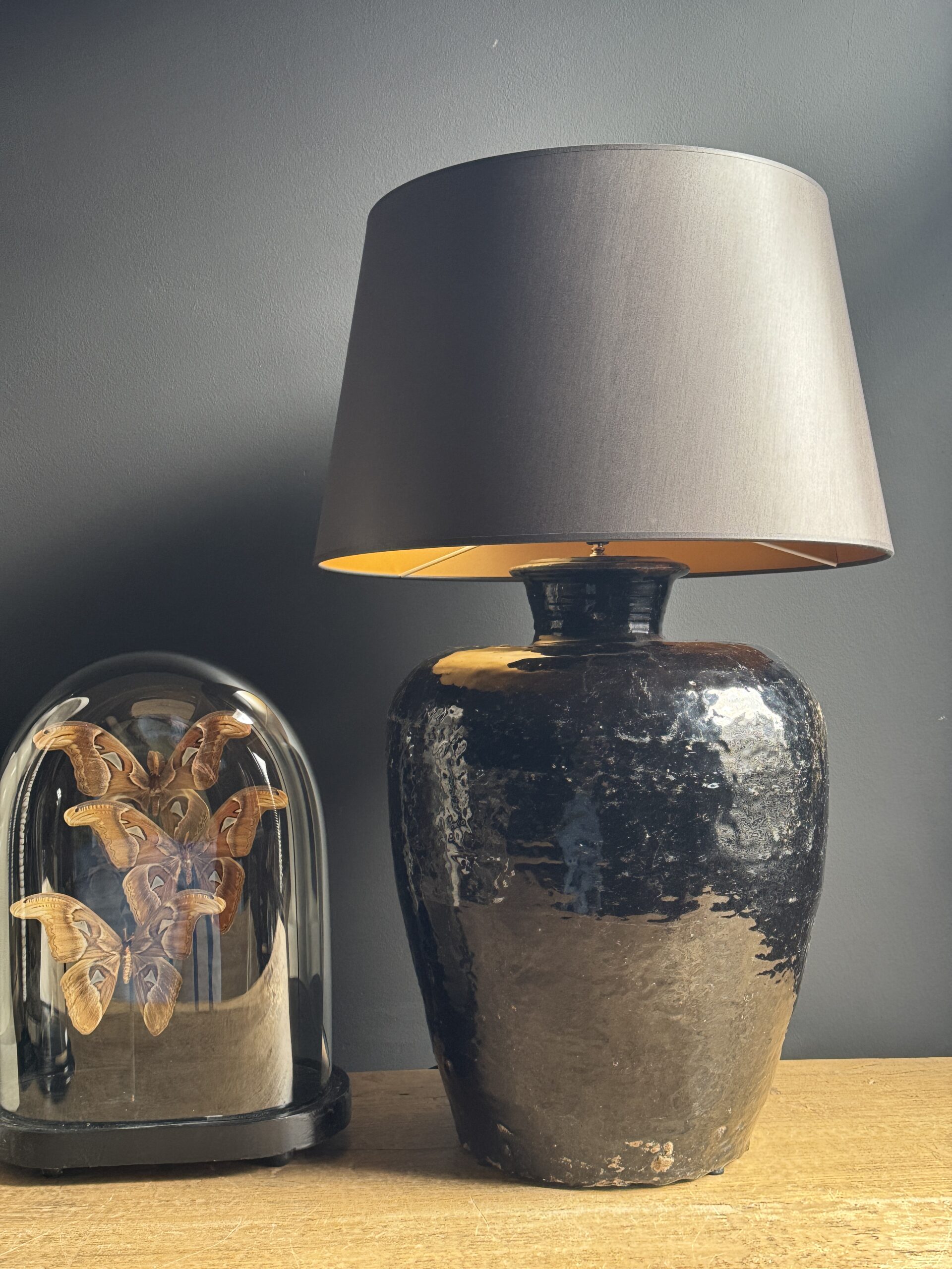 Zwart geglazuurde potlampen Zwart geglazuurde potlampen