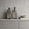 Set van 2 antieke decoratieve flessen